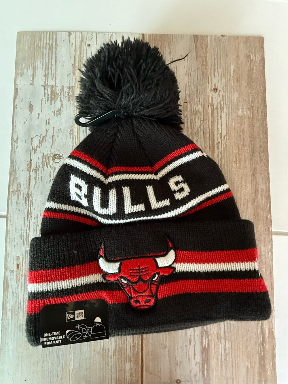 NWT Chicago Bulls Black & Red Pom Knit Beanie - Official Team Hat